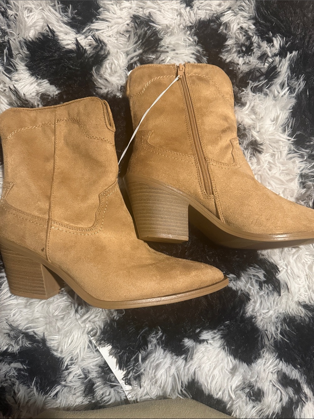 New.. Suede Cowgirl Boots size 10